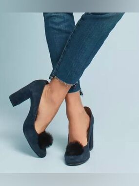 Anthropologie suede navy blue block heel pumps w/ faux fur pompons. Vintage. 6.5
